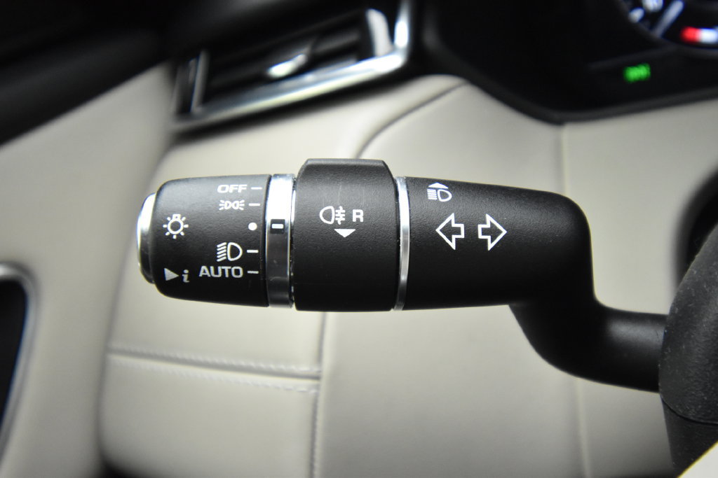 Used 2020 Land Rover Range Rover Velar R-Dynamic S AWD/4WD image 33