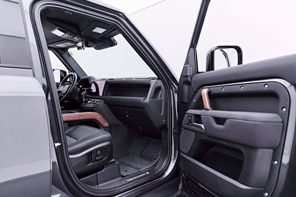 Used 2023 Land Rover Defender 110 X AWD/4WD image 36