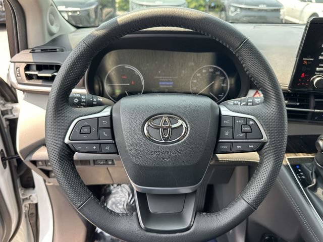 Used 2024 Toyota Sienna Limited AWD/4WD image 12