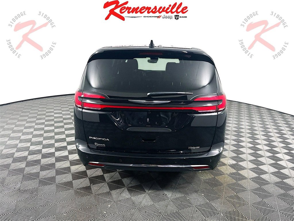 New 2026 Chrysler Pacifica Select image 6
