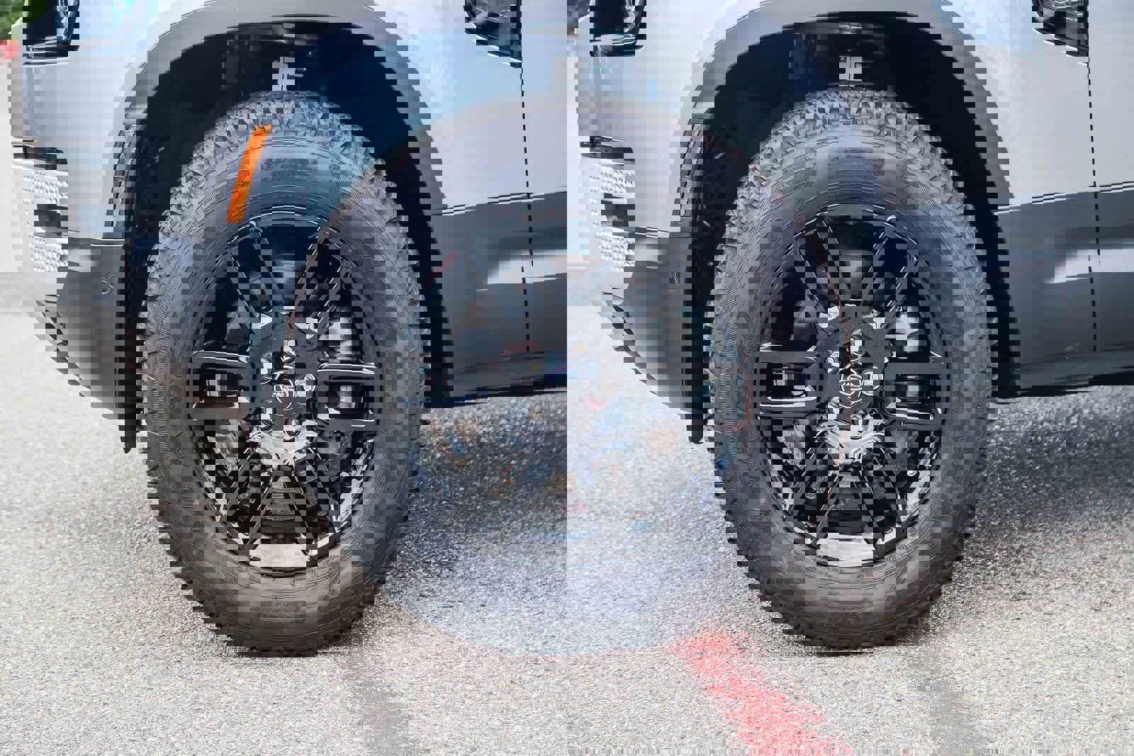 Used 2024 Land Rover Defender 110 S image 9