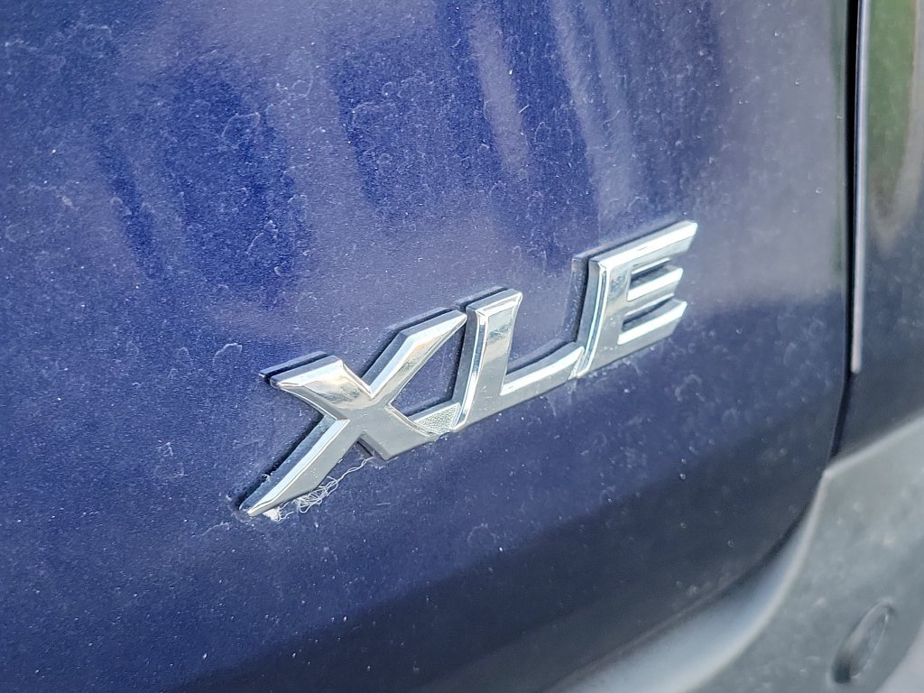 Used 2025 Toyota Sienna XLE w/ XLE Plus Package FWD image 10