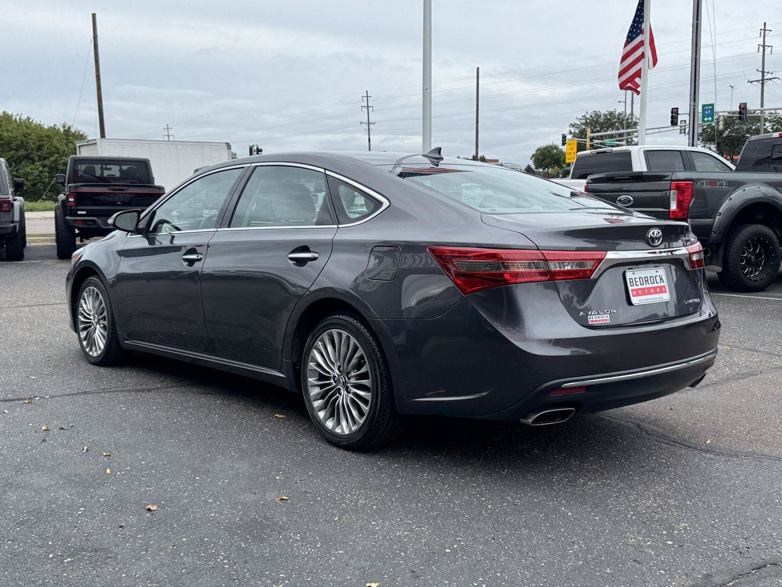 Used 2018 Toyota Avalon Limited FWD image 5