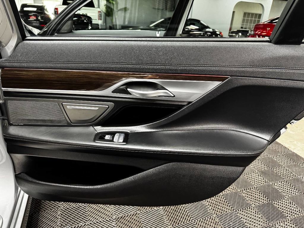 Used 2020 BMW 740i image 51