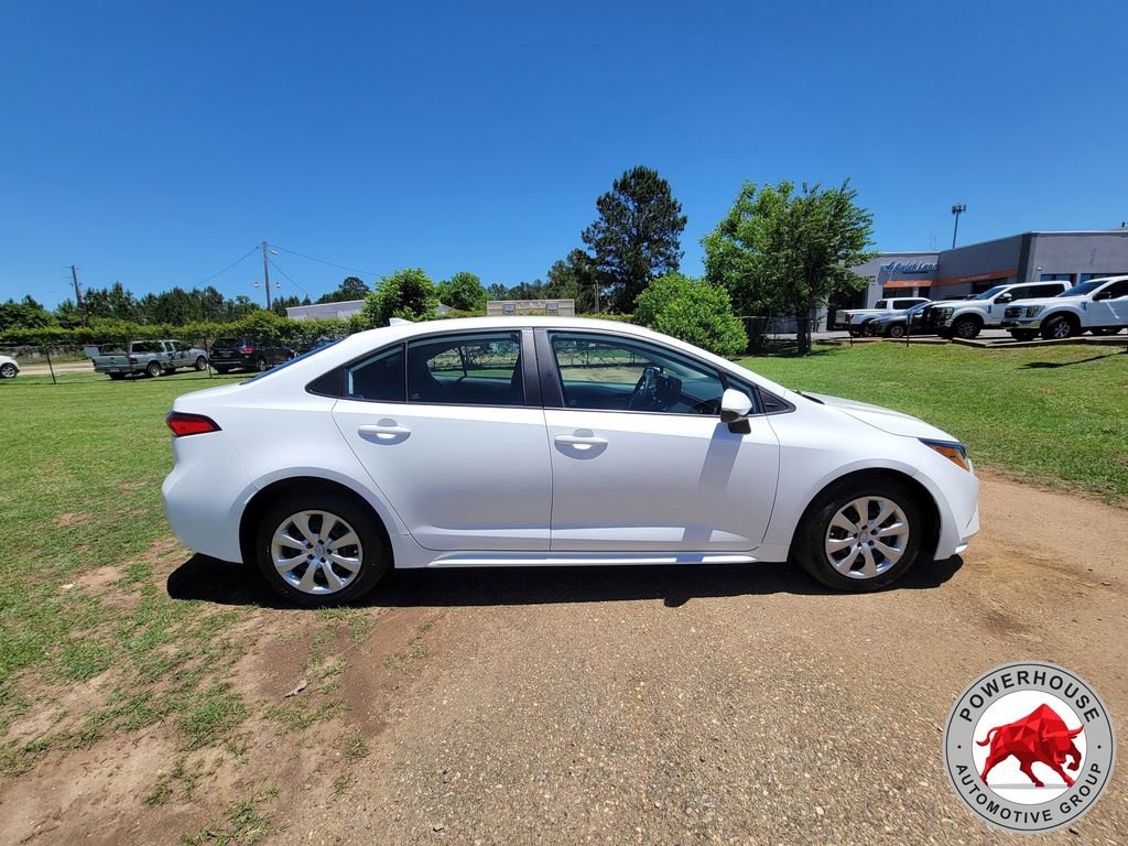 Used 2023 Toyota Corolla LE FWD image 7