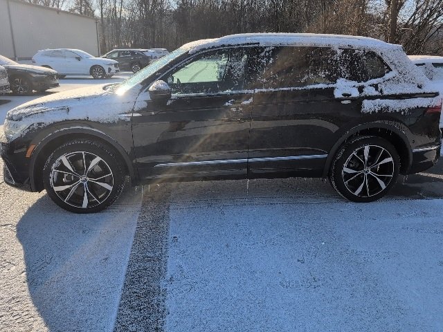 Used 2024 Volkswagen Tiguan SEL R-Line image 4