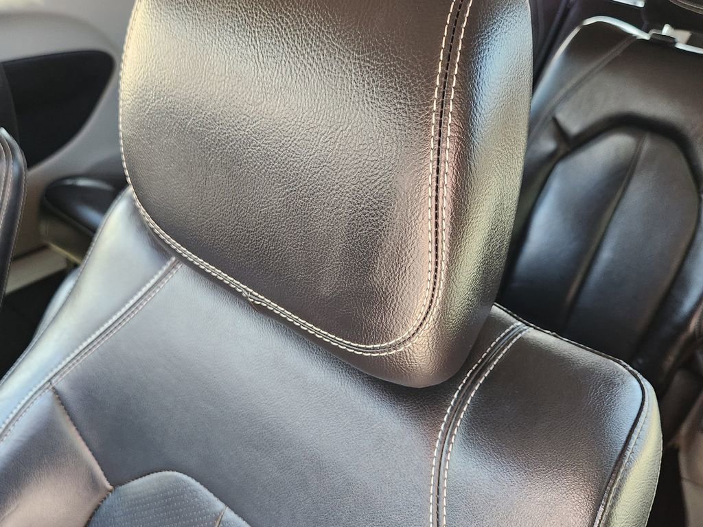 Used 2022 Chrysler Pacifica Touring-L FWD image 6