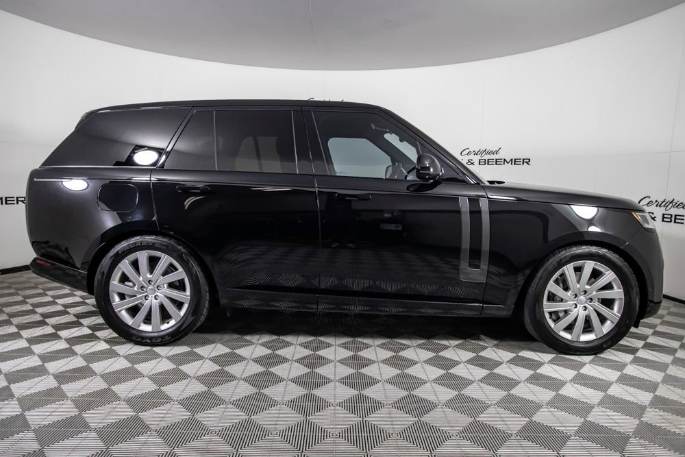 Used 2023 Land Rover Range Rover SE AWD/4WD image 3