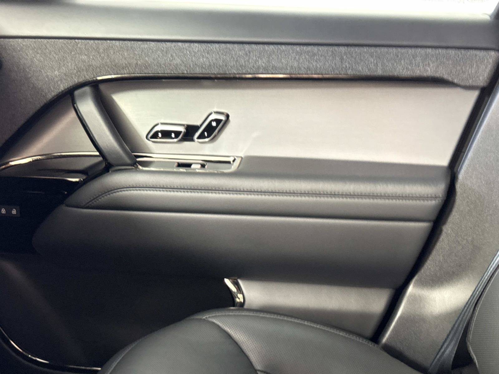 Used 2023 Land Rover Range Rover Sport SE AWD/4WD image 23