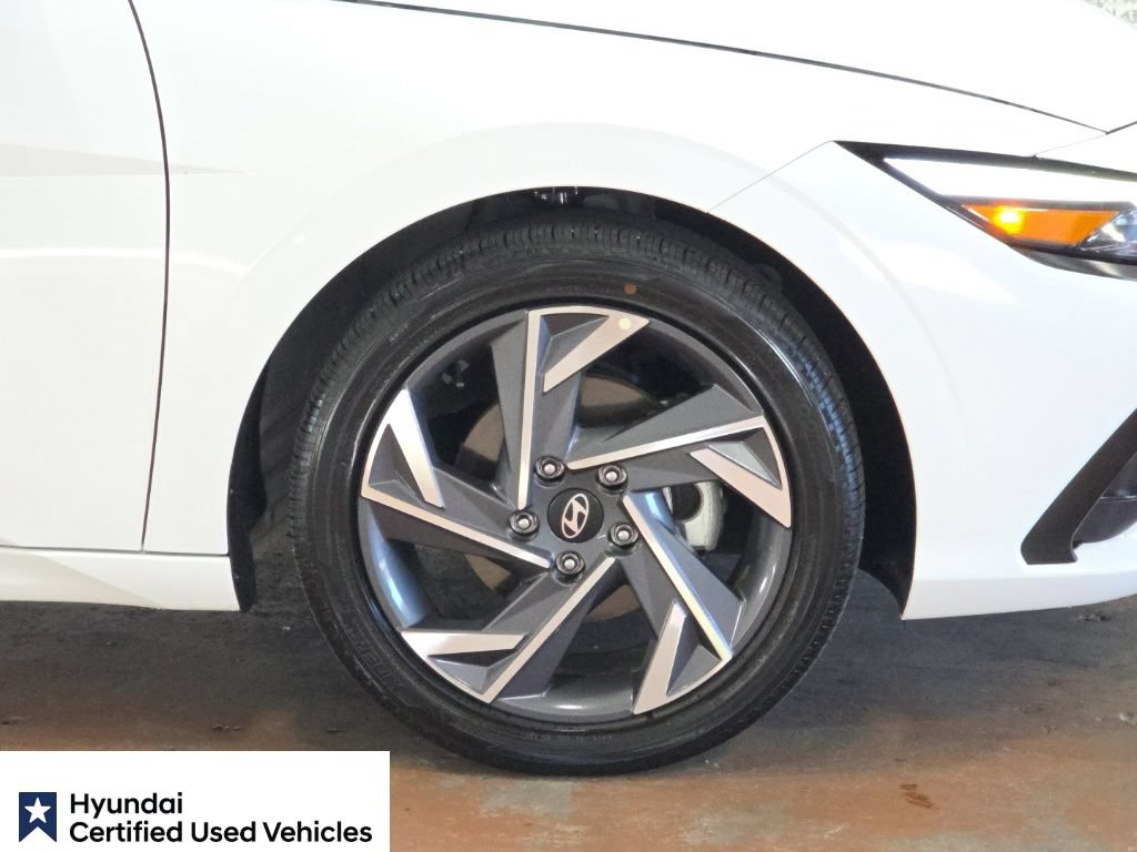 Used 2025 Hyundai Elantra SEL FWD image 8