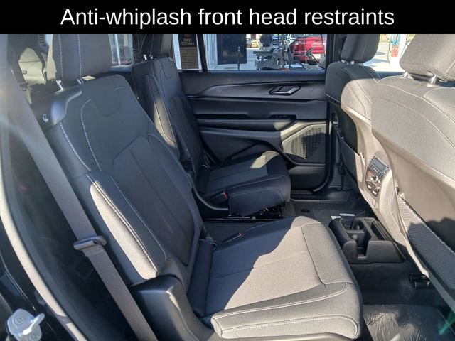 New 2025 Jeep Grand Cherokee L Laredo image 17