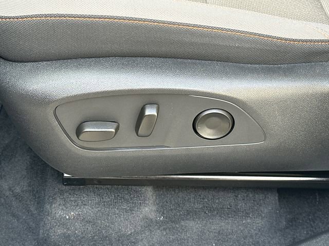 Used 2025 Chevrolet Traverse LT image 40