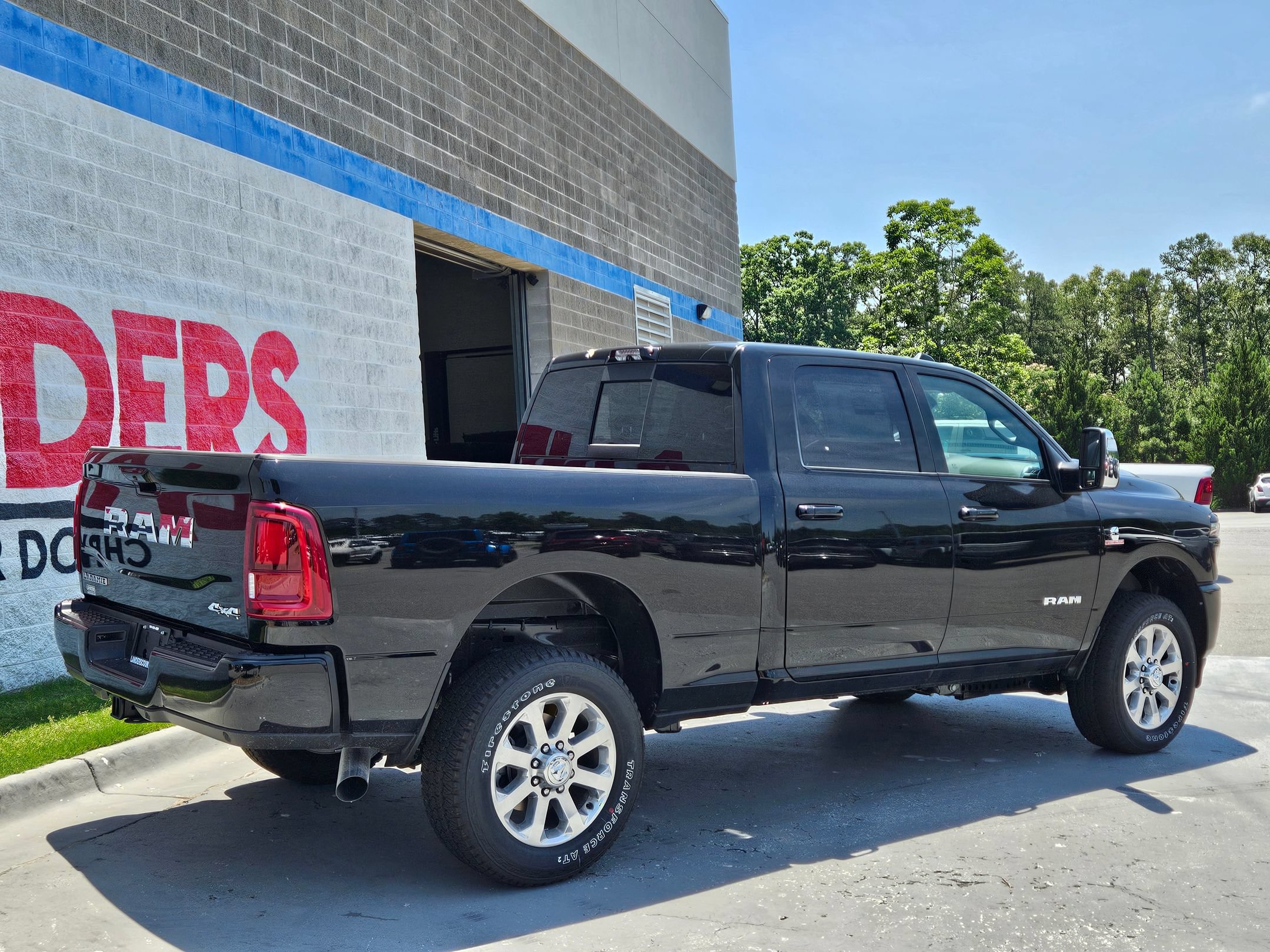 New 2026 RAM 2500 Laramie w/ Sport Appearance Package AWD/4WD image 7