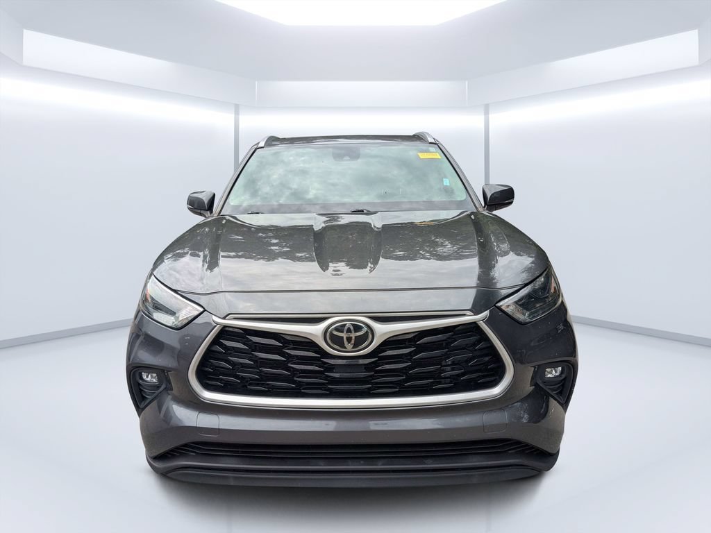 Used 2022 Toyota Highlander XLE FWD image 9