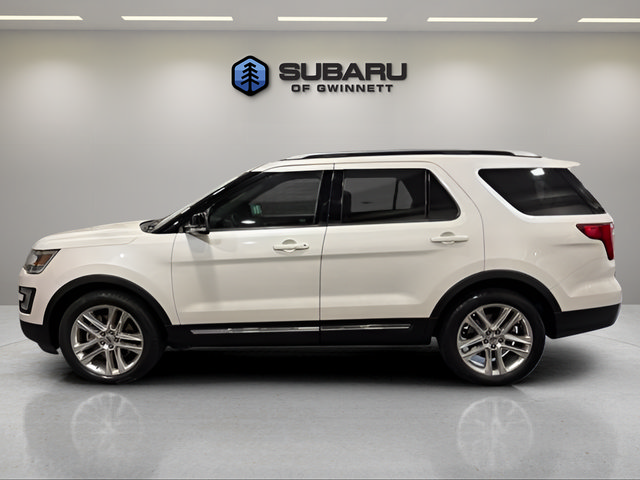 Used 2017 Ford Explorer XLT w/ Equipment Group 202A FWD image 2