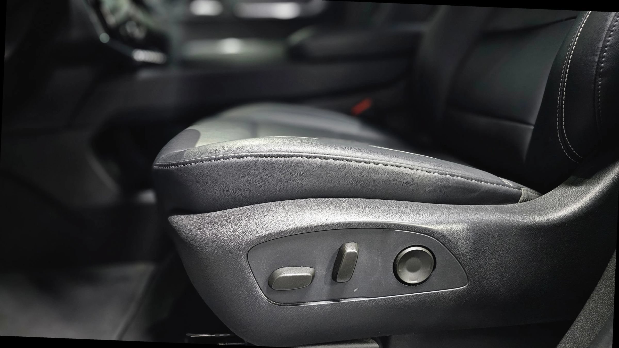 Used 2024 GMC Acadia Elevation FWD image 40