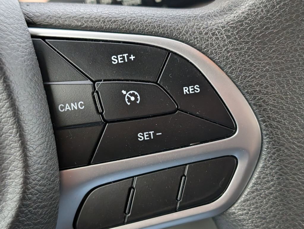 Used 2018 Chrysler Pacifica L image 14