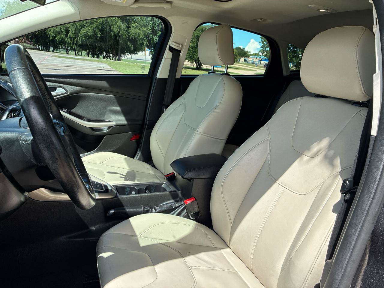 Used 2018 Ford Focus Titanium FWD image 23