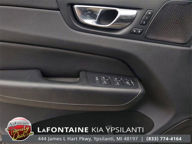 Used 2022 Volvo XC60 B6 Inscription w/ Protection Package Premier image 16