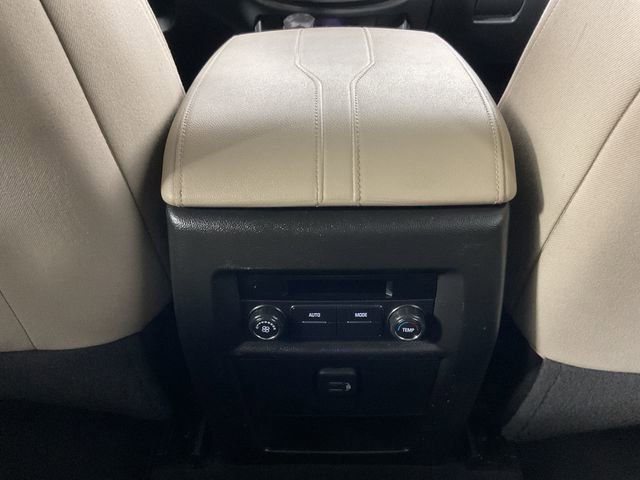 Used 2022 Chevrolet Traverse LT FWD image 17