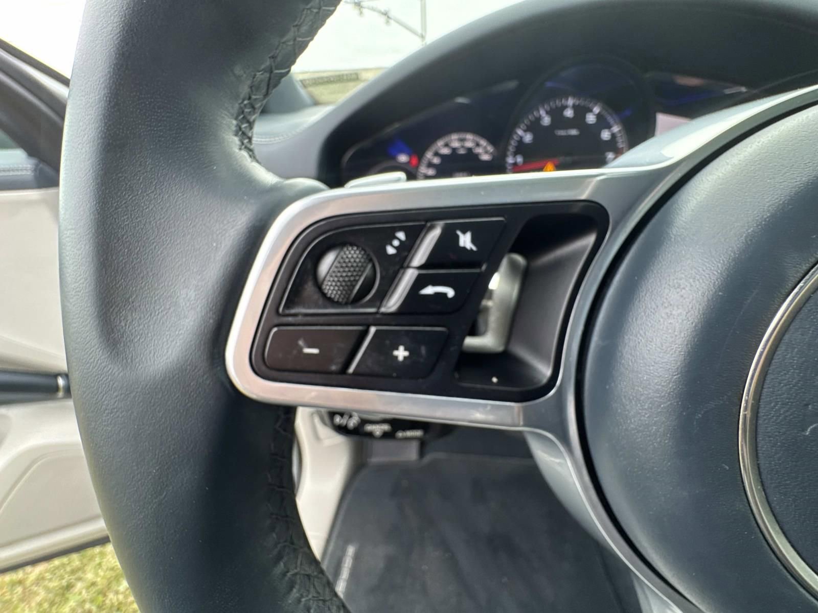 Used 2021 Porsche Cayenne S image 23