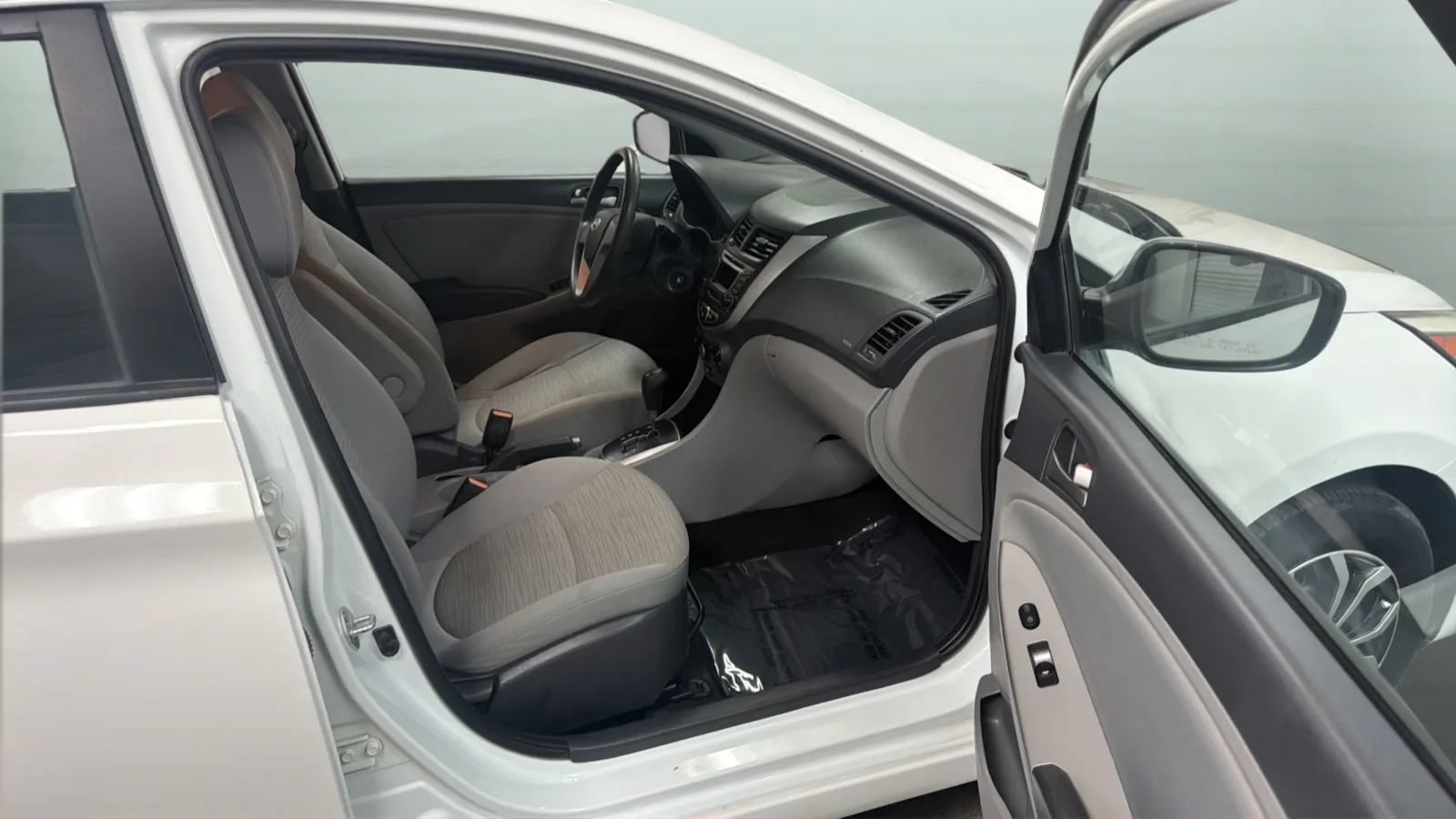 Used 2016 Hyundai Accent SE FWD image 20