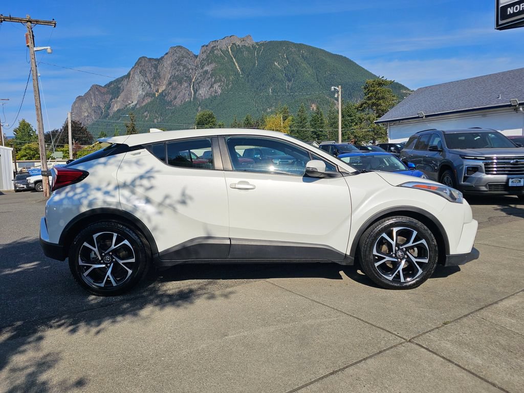 Used 2018 Toyota C-HR XLE FWD image 4