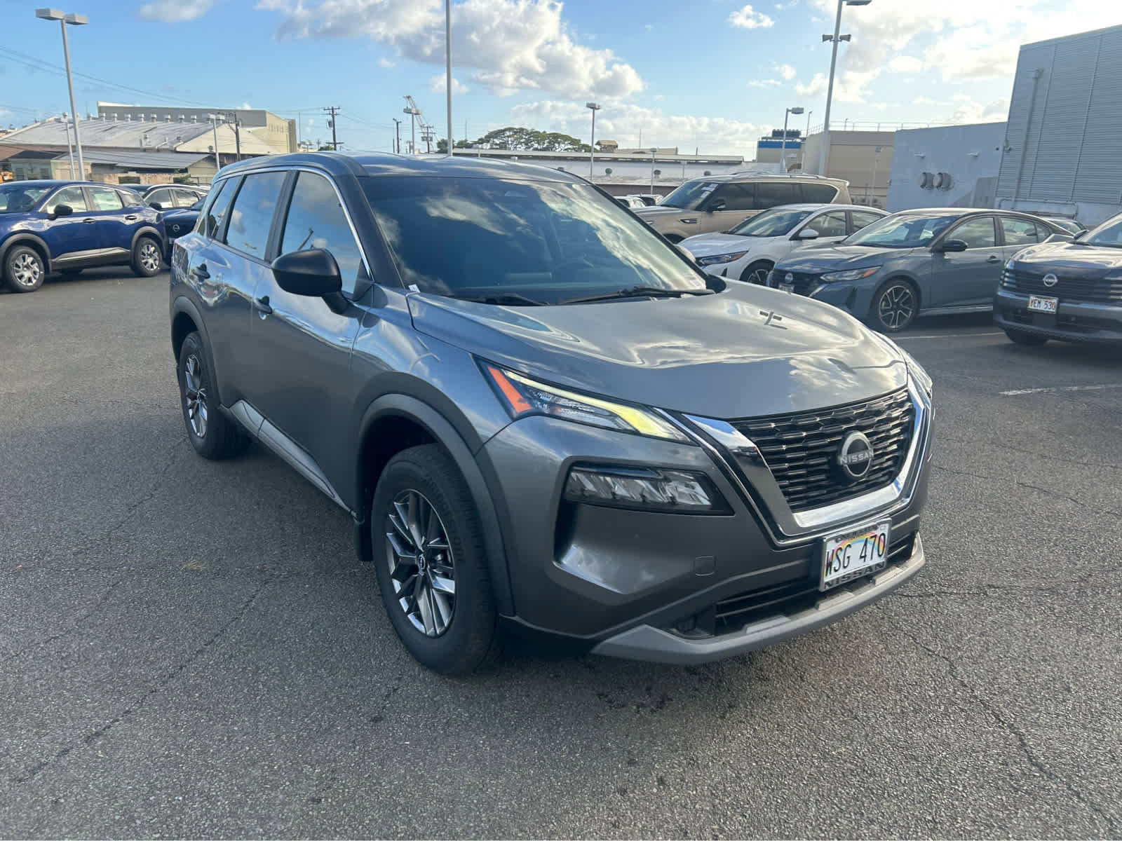 Used 2023 Nissan Rogue S AWD/4WD image 2