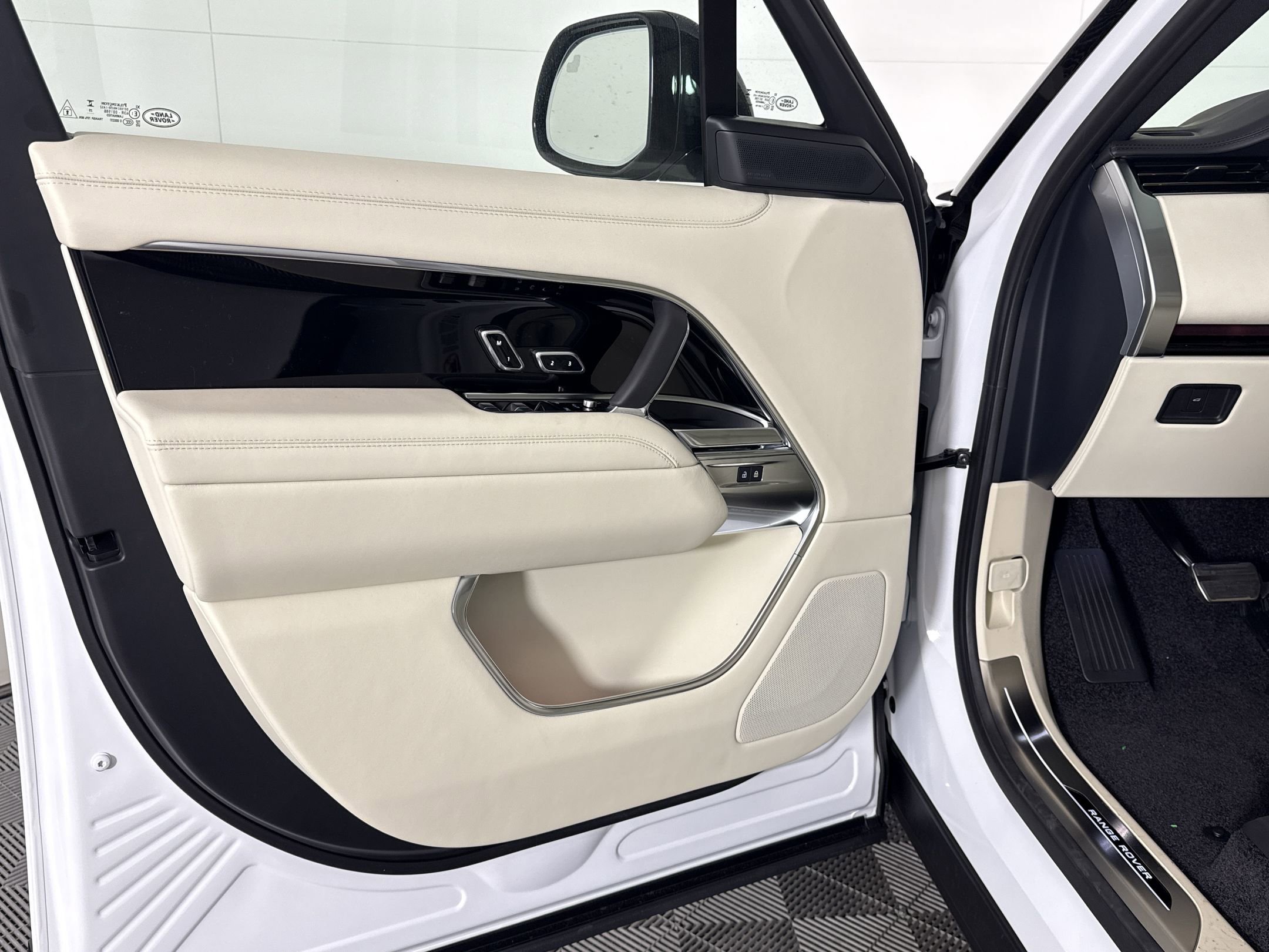 New 2026 Land Rover Range Rover SE AWD/4WD image 16