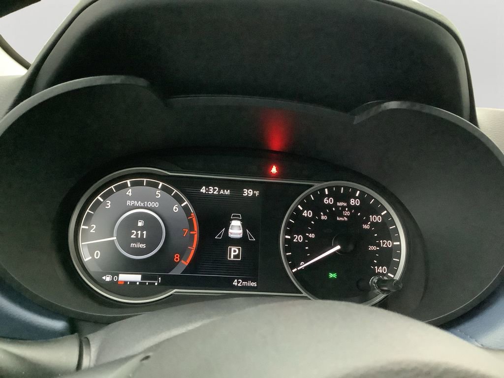 Used 2025 Nissan Versa SV w/ Trunk Package image 29