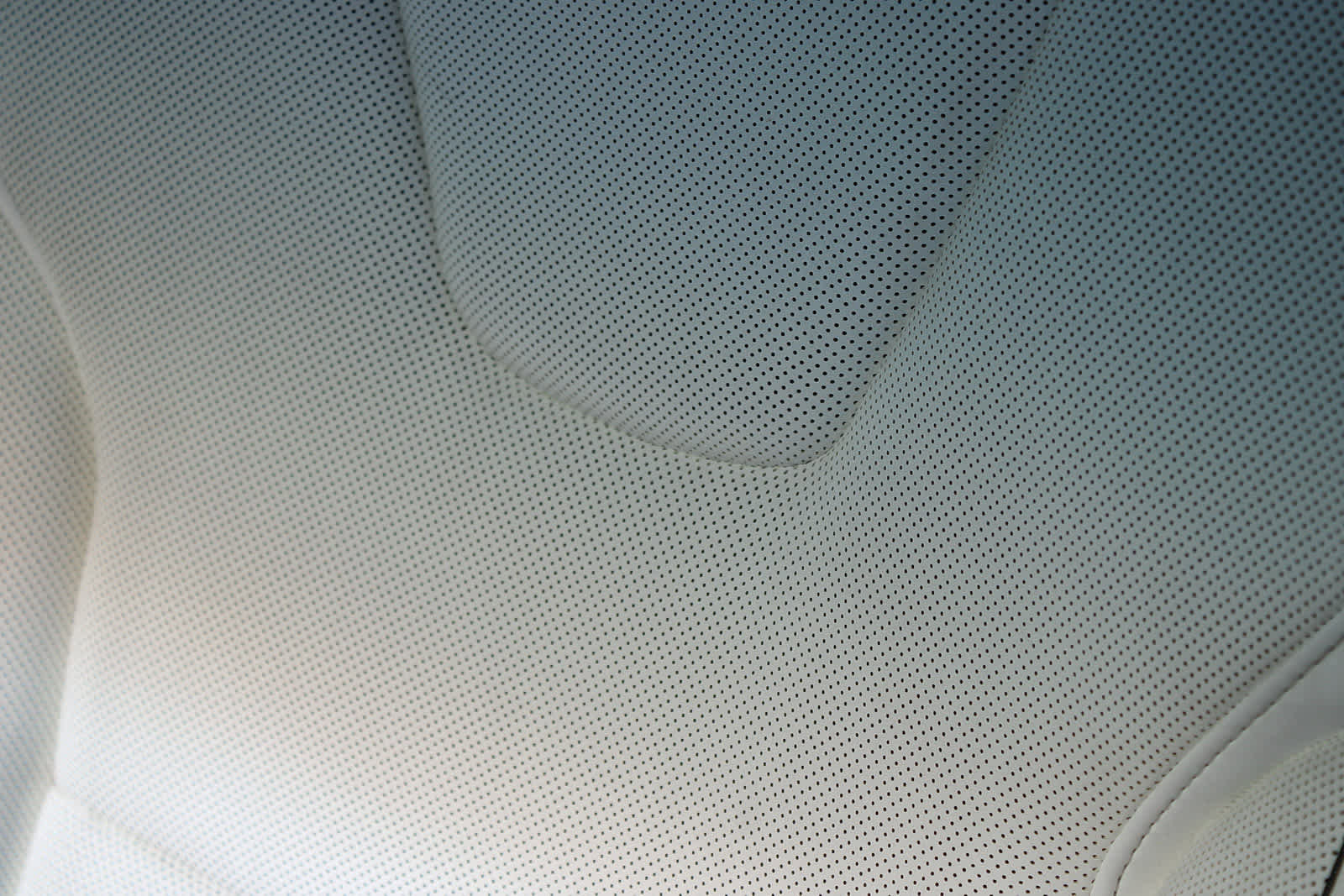 Used 2022 Tesla Model X Plaid image 25