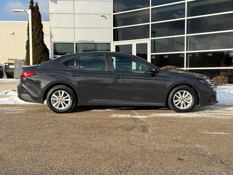Used 2025 Toyota Camry LE video 2