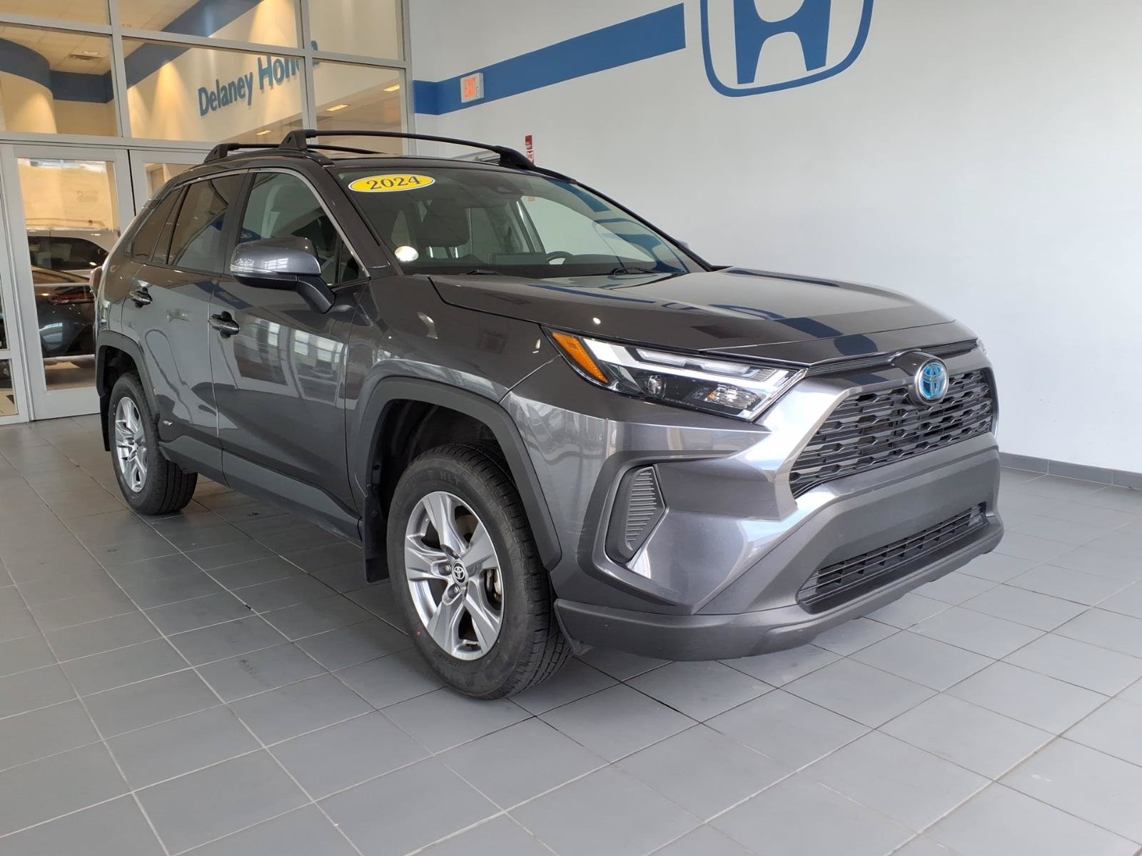 Used 2024 Toyota RAV4 XLE AWD/4WD image 1