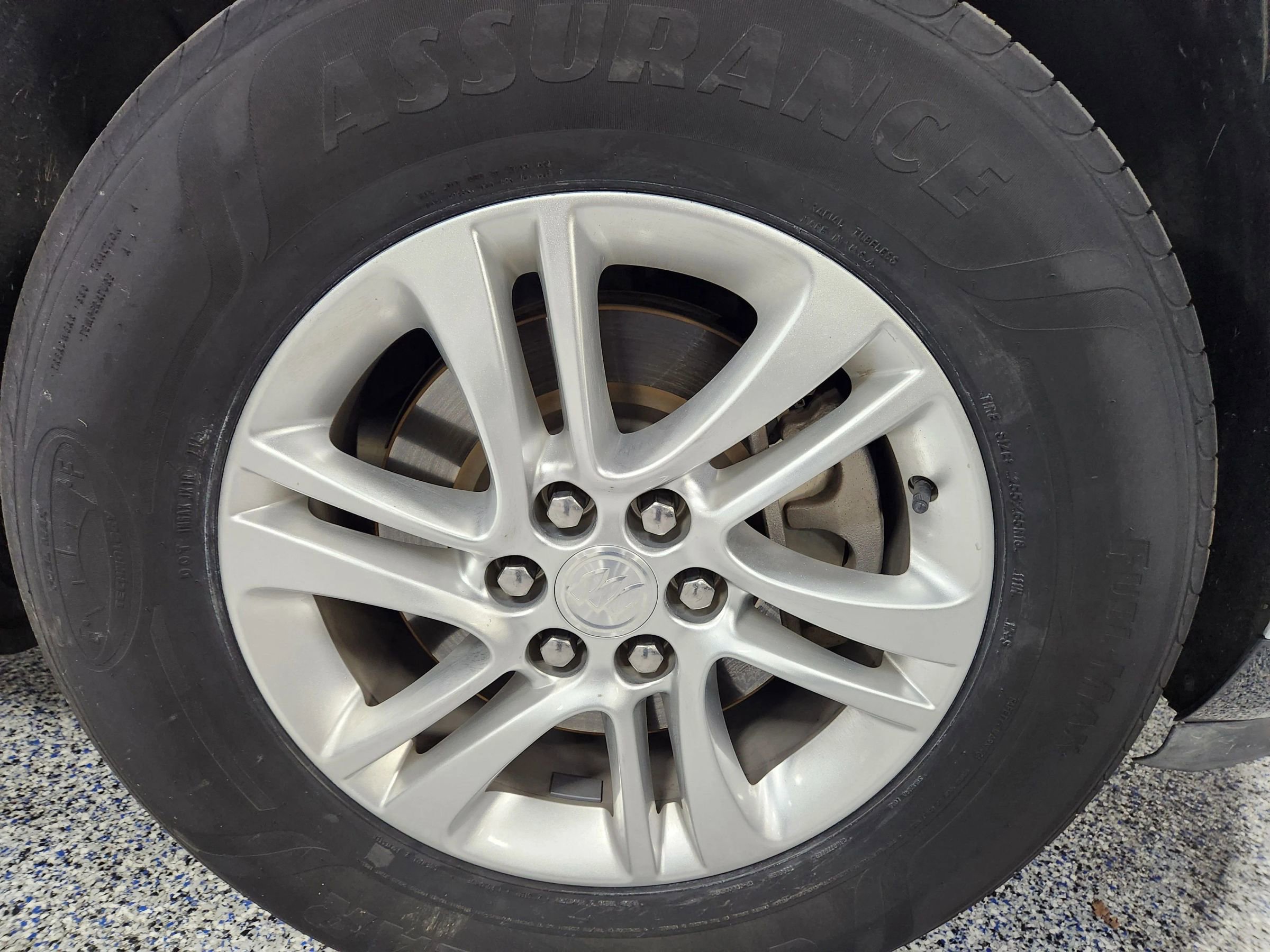 Used 2019 Buick Enclave Essence image 14