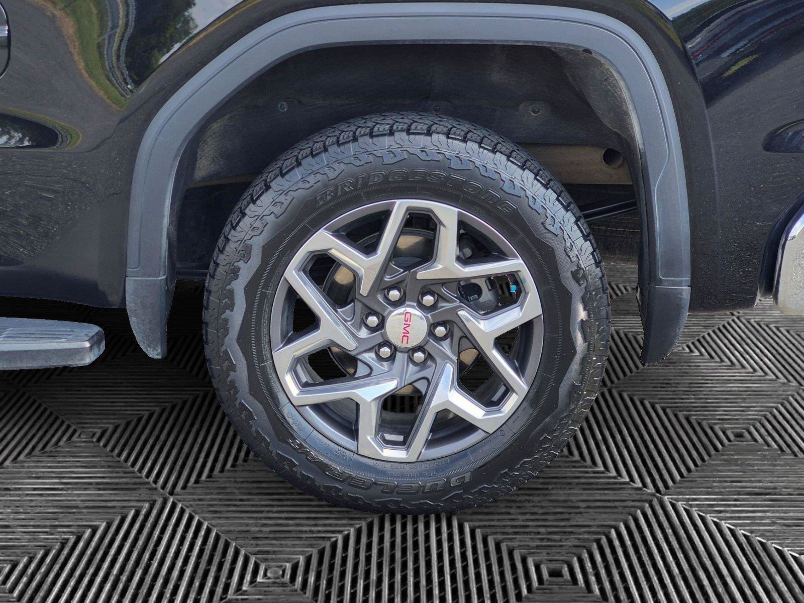 Used 2023 GMC Sierra 1500 SLT w/ SLT Premium Plus Package AWD/4WD image 38