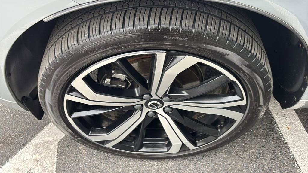 Certified 2025 Volvo XC60 B5 Ultra w/ Protection Package Premier image 33