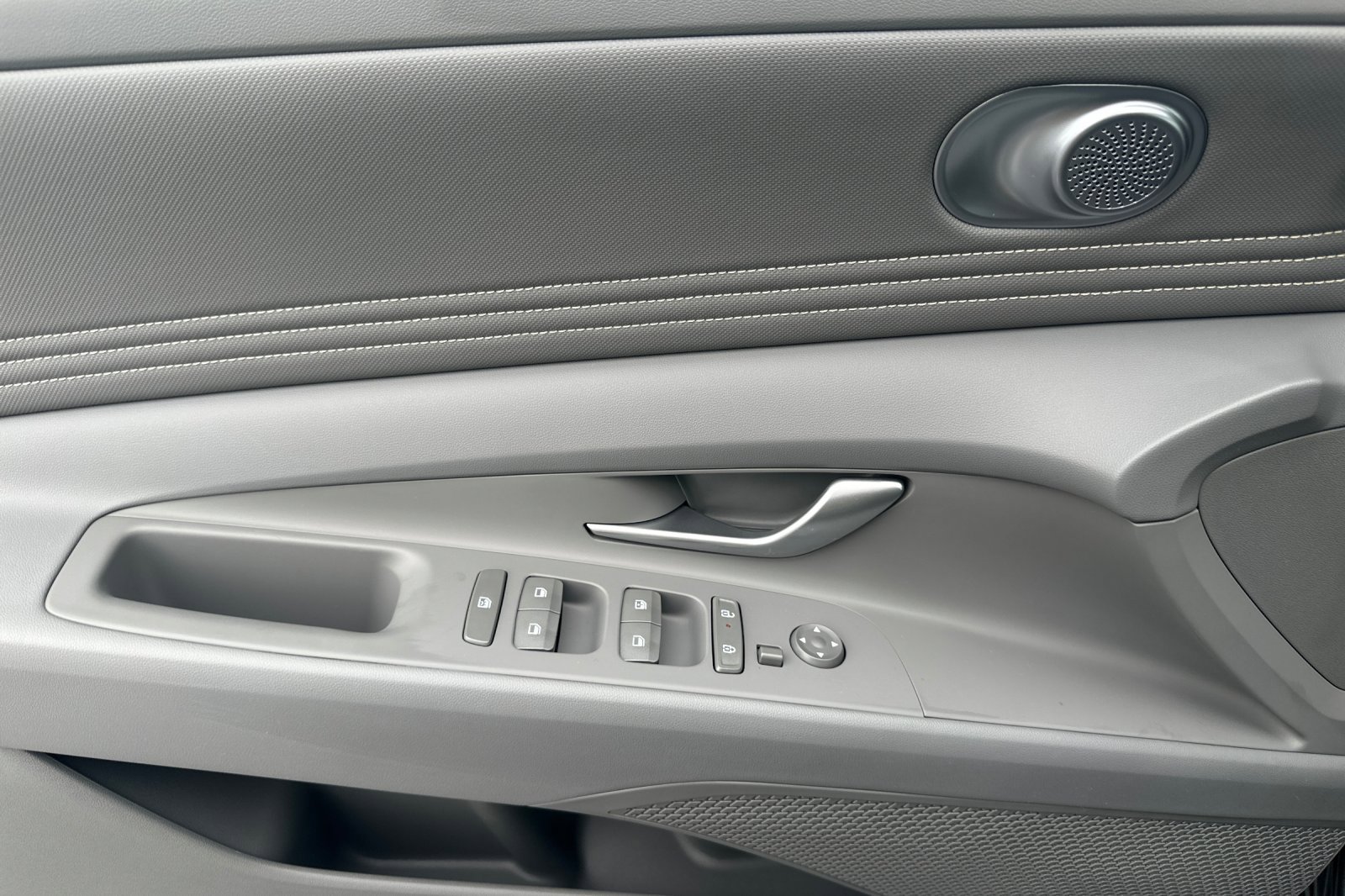 New 2026 Hyundai Elantra Sport FWD image 11