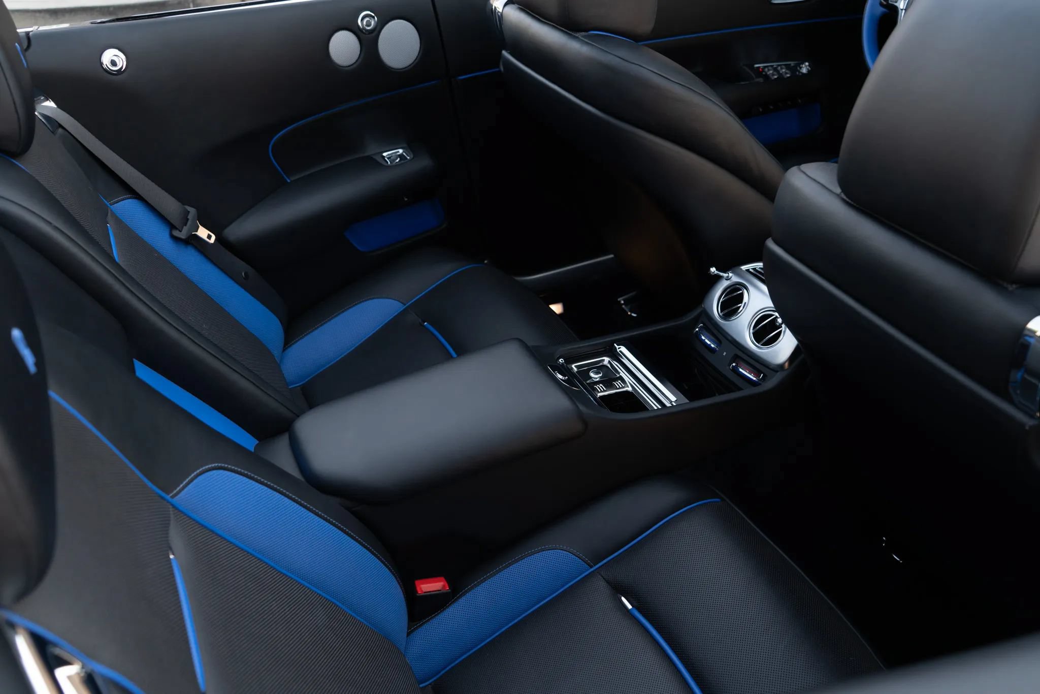 Used 2017 Rolls-Royce Dawn RWD image 73