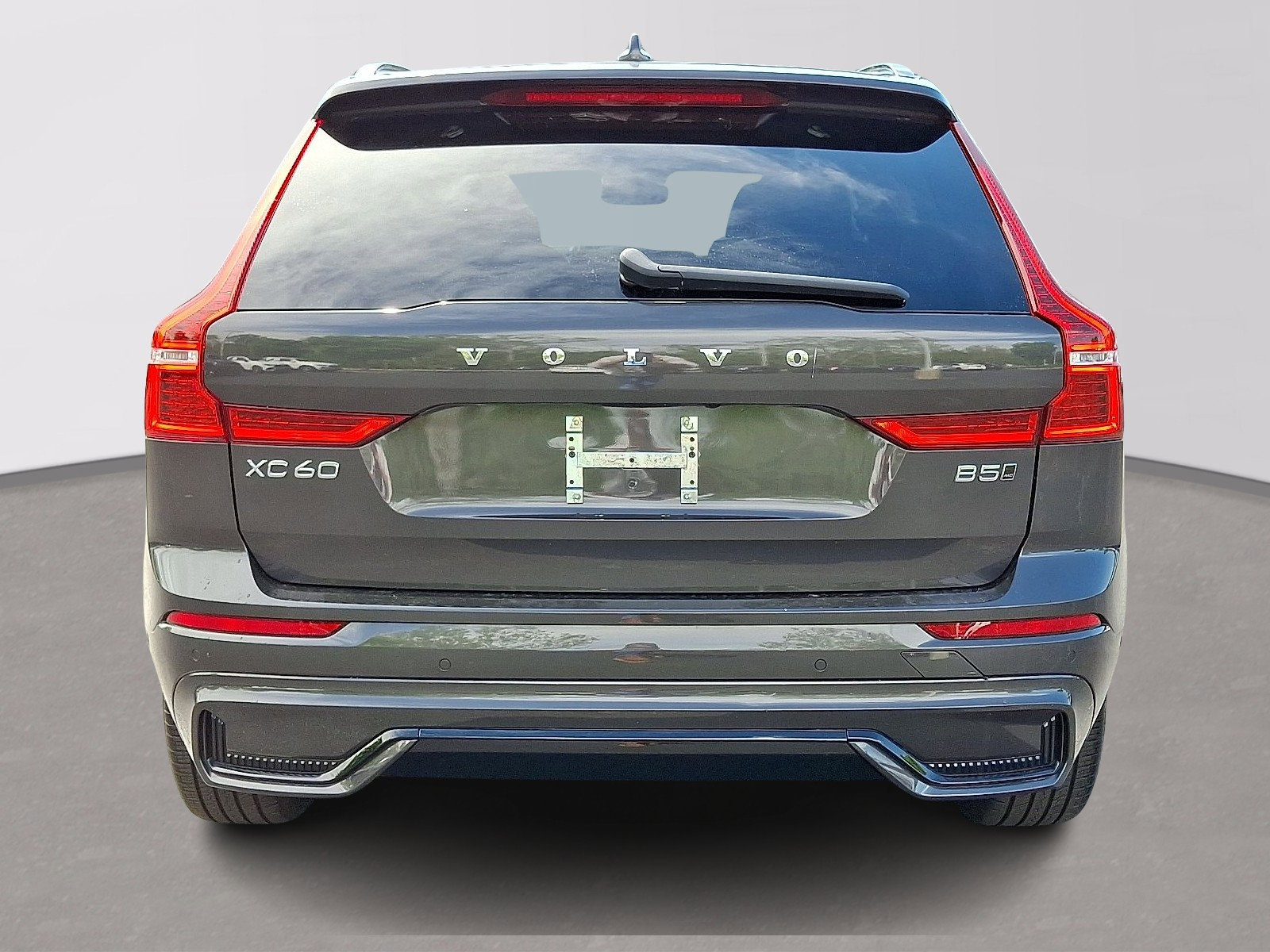 Used 2024 Volvo XC60 B5 Plus AWD/4WD image 5