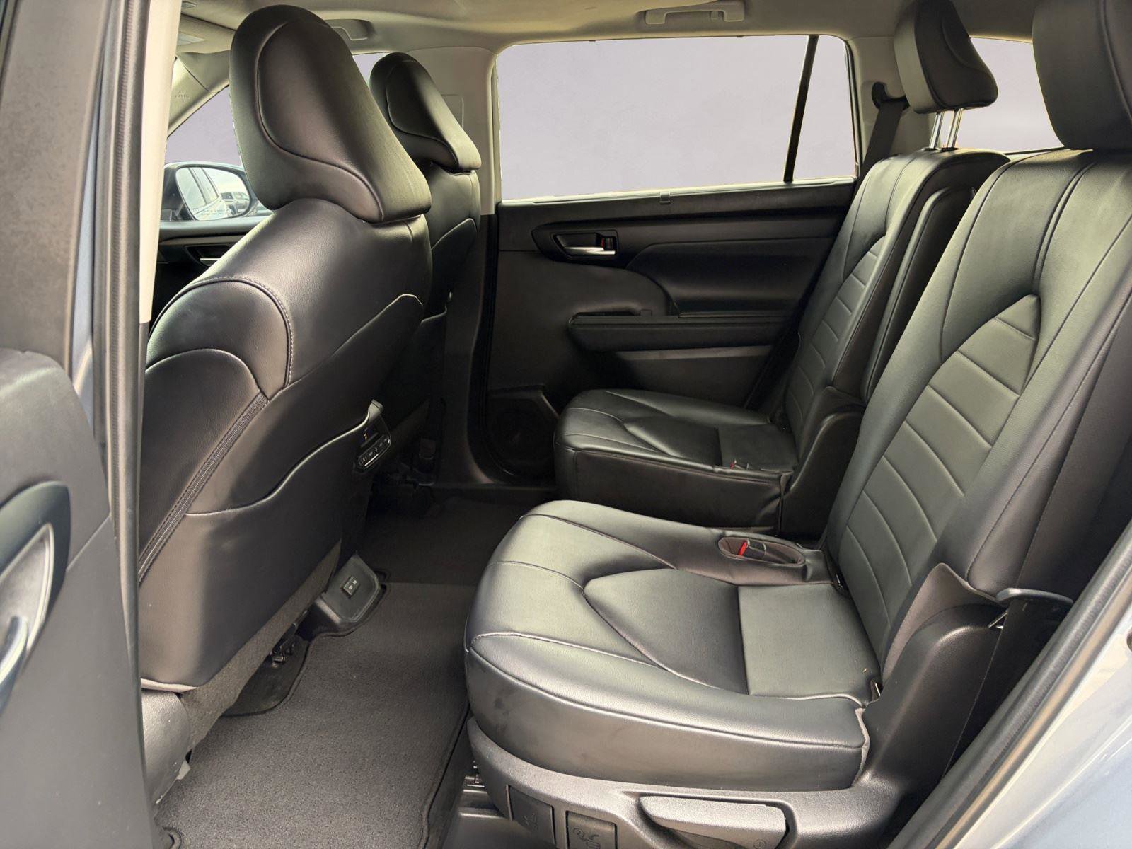 Used 2023 Toyota Highlander XLE image 13
