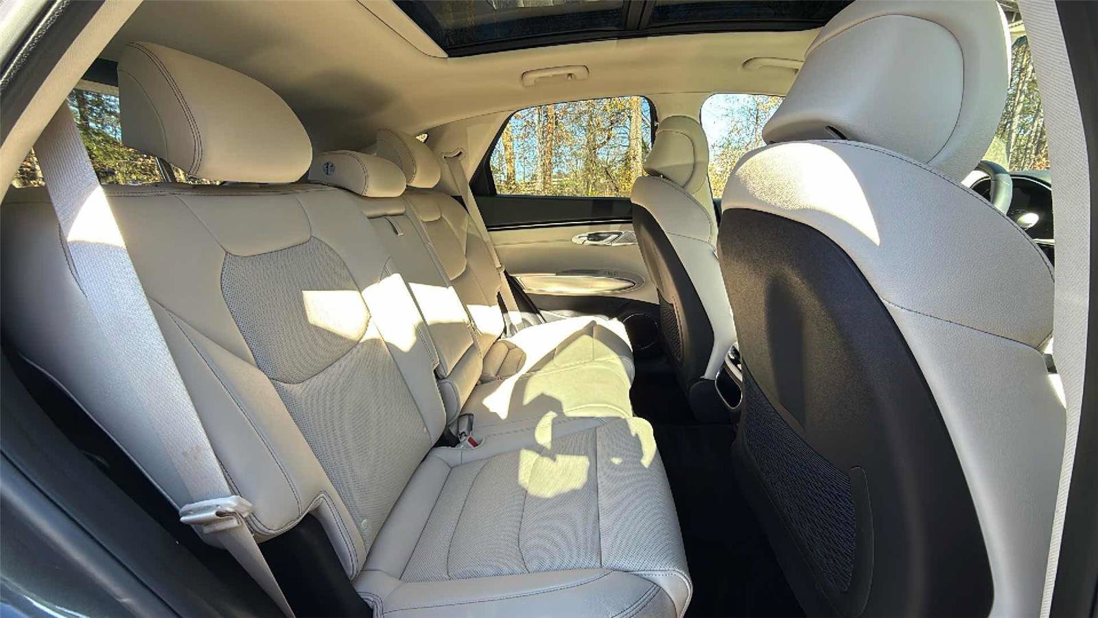 Used 2022 Genesis GV70 2.5T w/ Select Package image 24