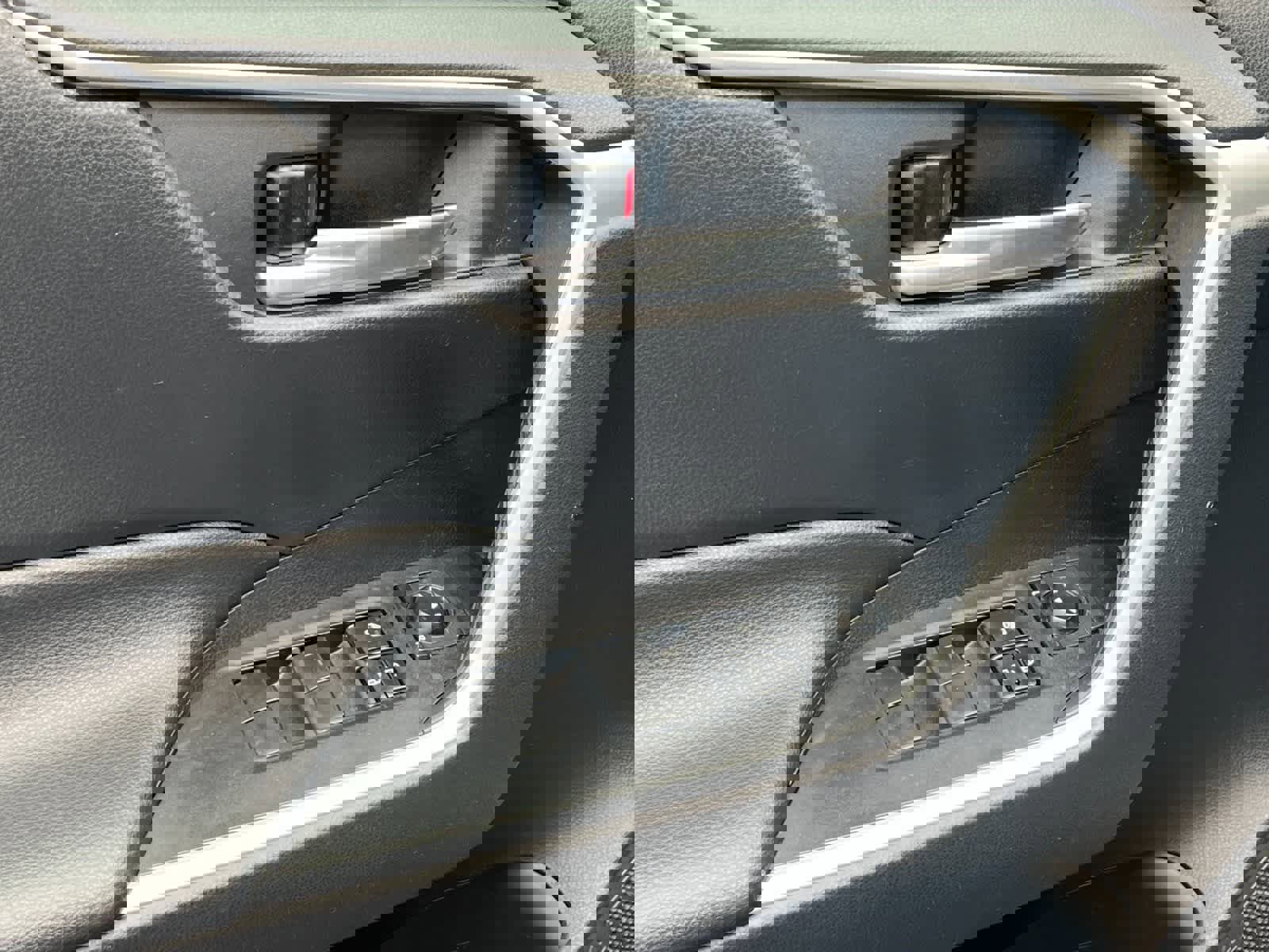 Used 2020 Toyota RAV4 XLE image 12