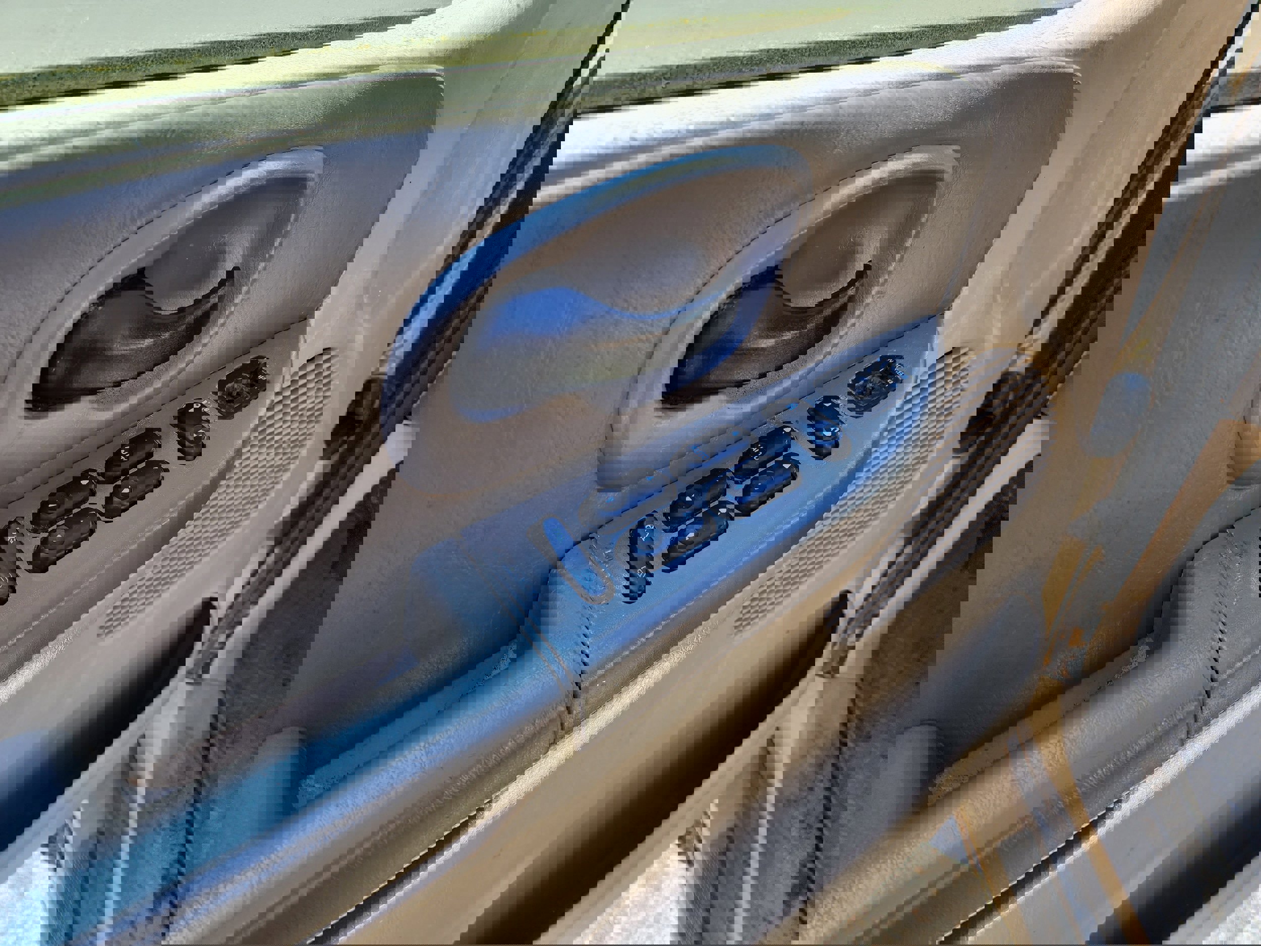 Used 2002 Ford F150 Lariat image 10