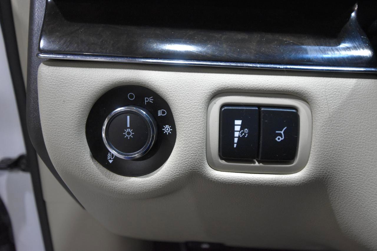 Used 2019 Lincoln MKT AWD image 14