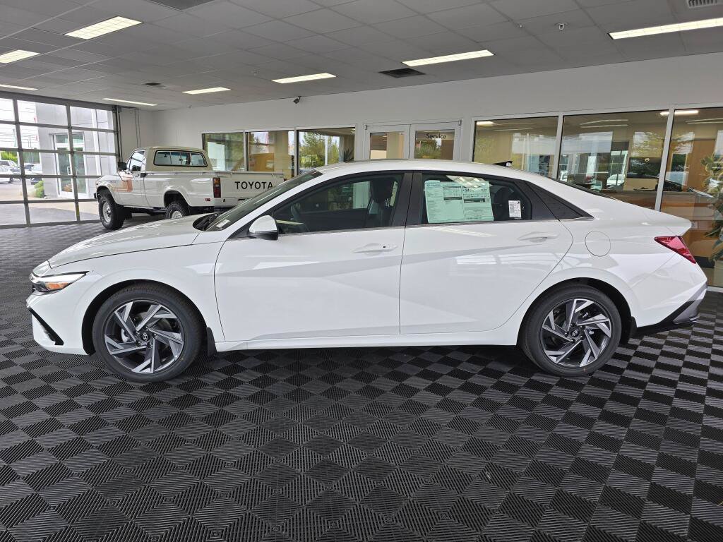 New 2026 Hyundai Elantra Limited FWD image 6