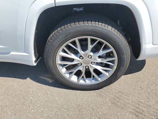 New 2025 Jeep Grand Cherokee L Summit w/ Luxury Tech Group V image 5