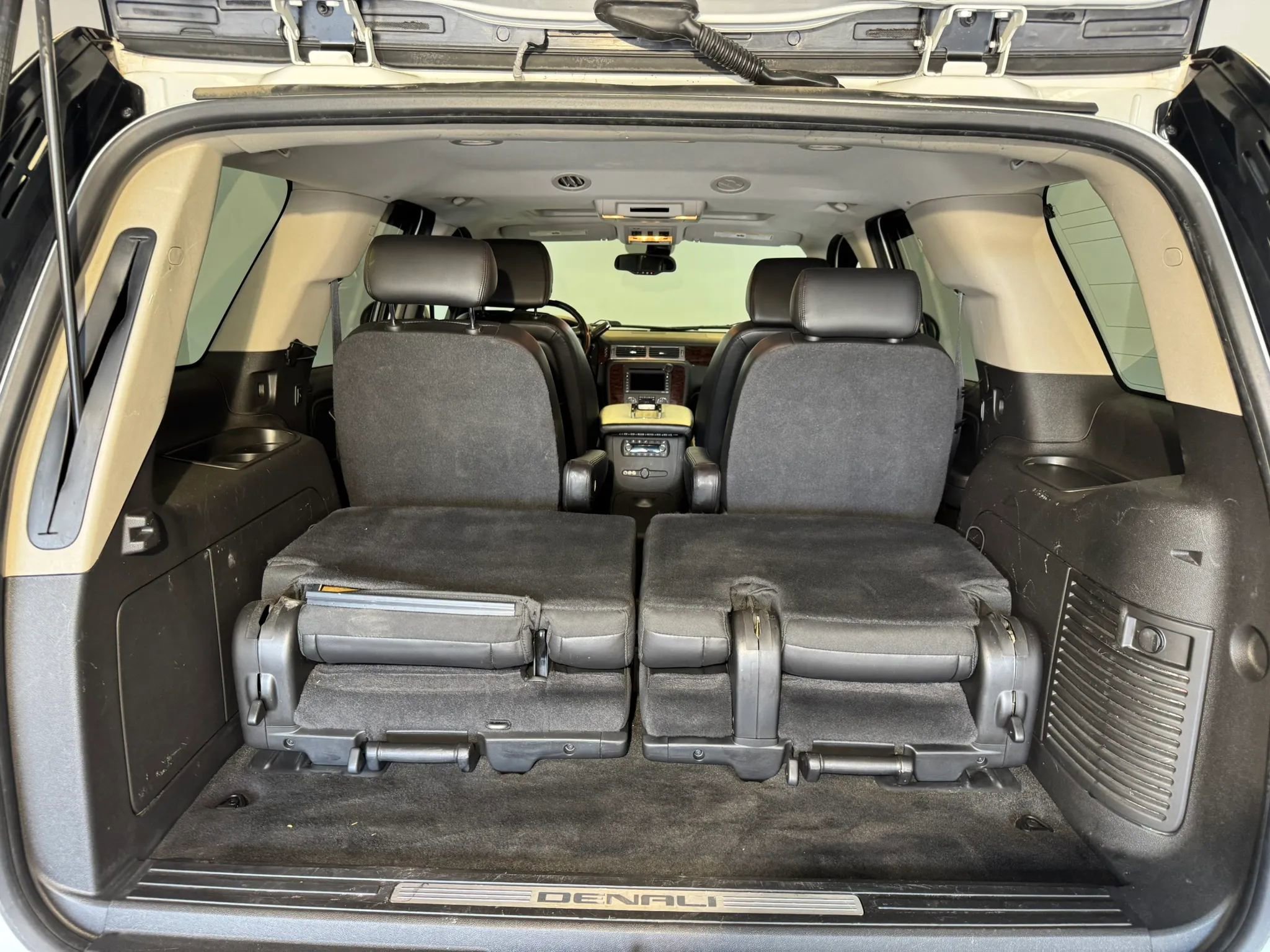 Used 2008 GMC Yukon Denali AWD/4WD image 37