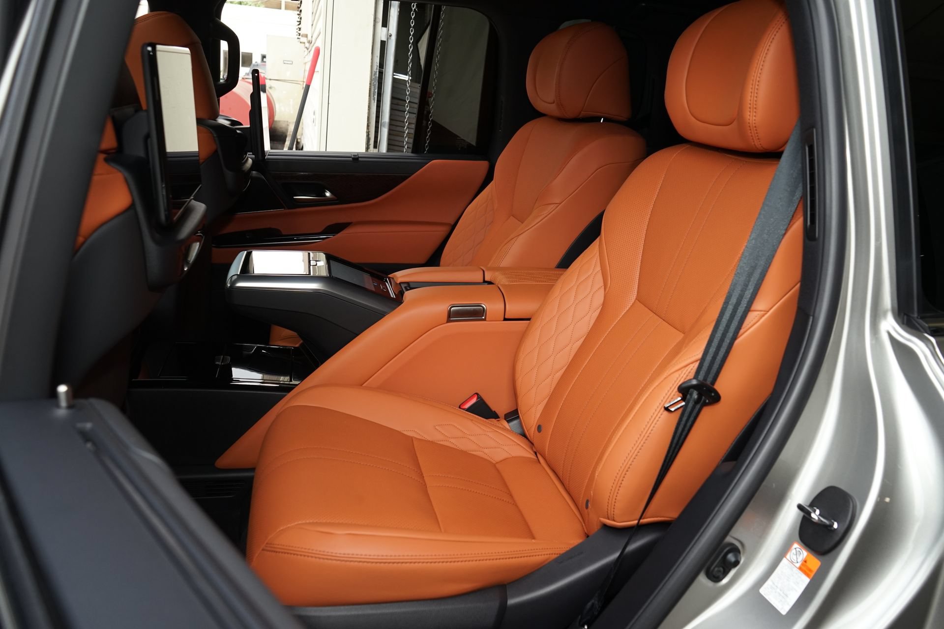 Used 2026 Lexus LX 700h Ultra Luxury w/ Accessory Package (Z1) AWD/4WD image 17