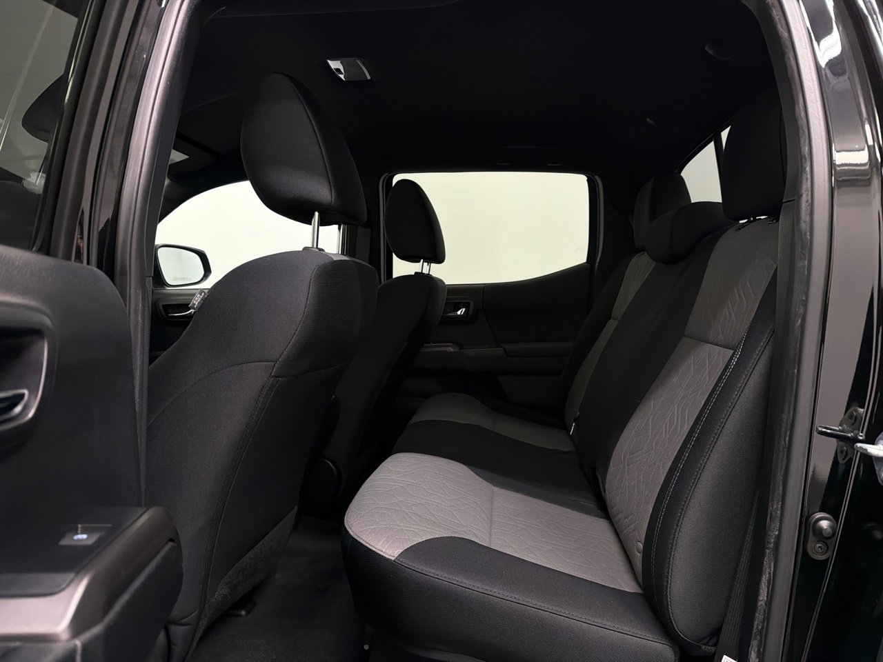 Used 2022 Toyota Tacoma TRD Off-Road image 17