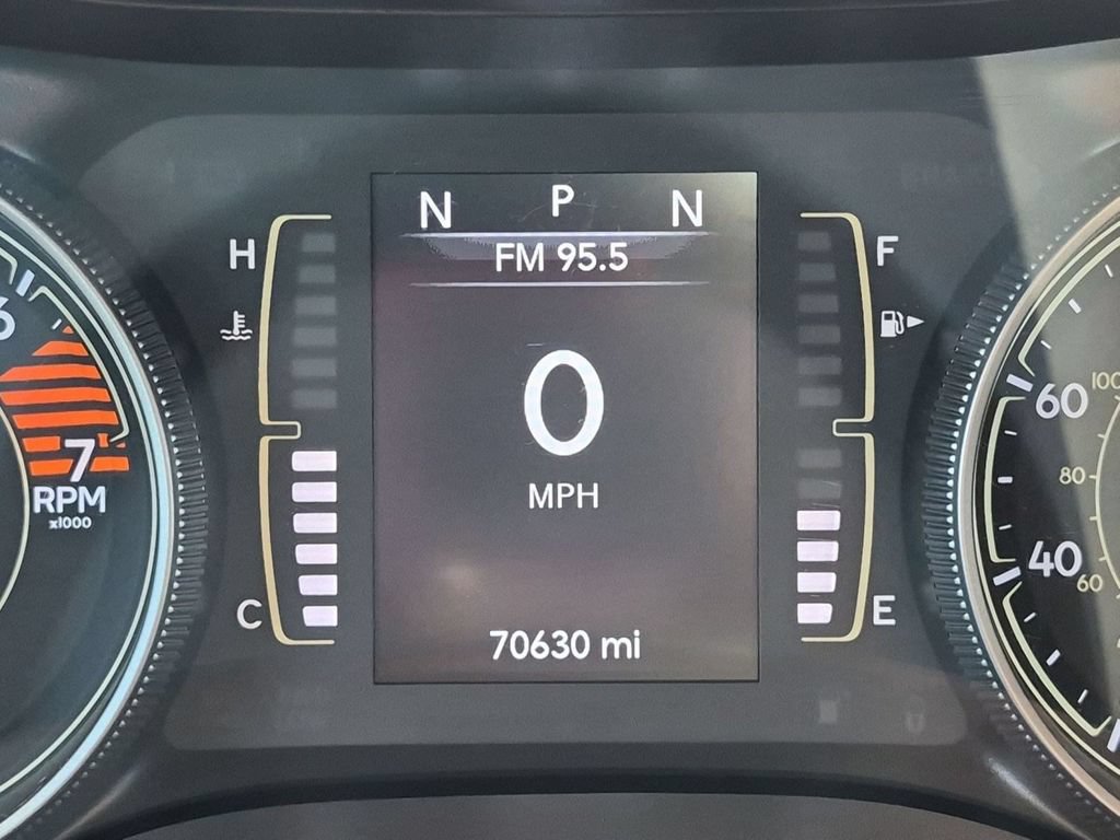 Used 2019 Jeep Cherokee Latitude Plus FWD image 16
